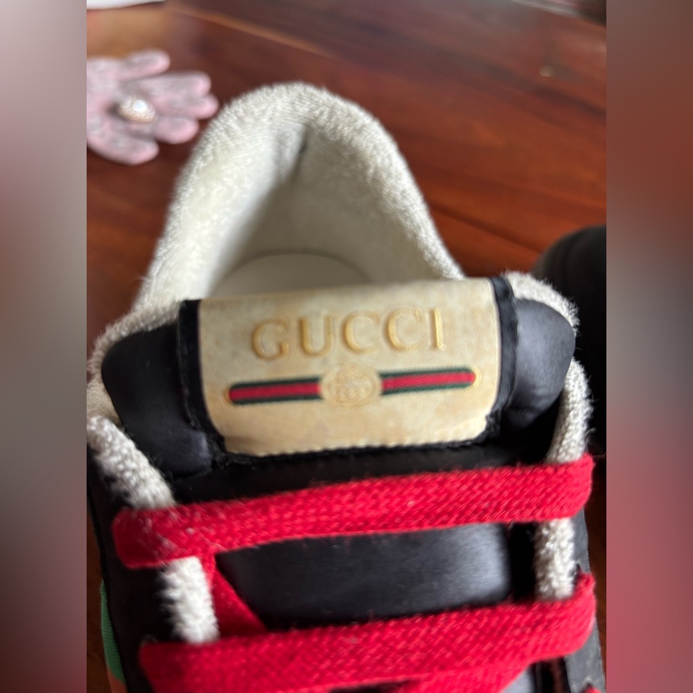Gucci Men's Black and Green Sneakers with Red Accents - Picture 6 of 13